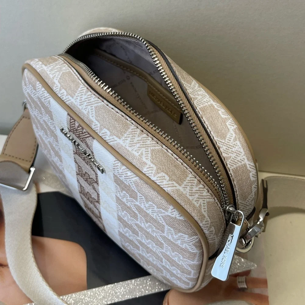 (new+tag) Michael Kors jet set travel oval camera crossbody color camel khaki